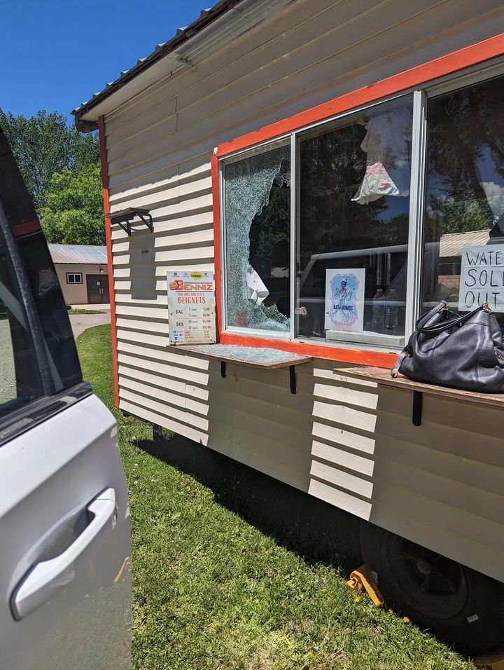 Mini Benniz Discovers Trailer Damaged from Being Parked at the Fairgrounds Overnight