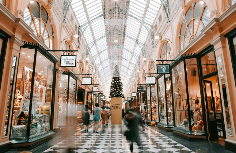 Holiday Shoppers Signal Return to Normalcy: 4% Spending Increase, Early-Bird Trend, and Resilience Amid Economic Challenges