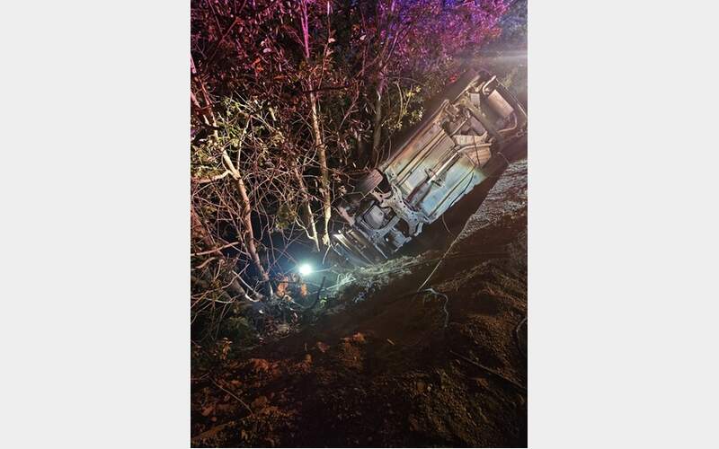 Miraculous Escape: Driver Sought After Car Teeters on Cliff Edge