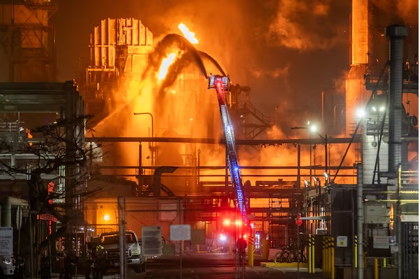 Massive Fire at Chevron El Segundo Refinery Quickly Contained