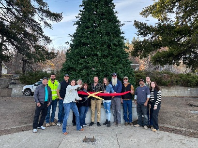 Susanville Celebrates New Christmas Tree with Community Support and Gratitude