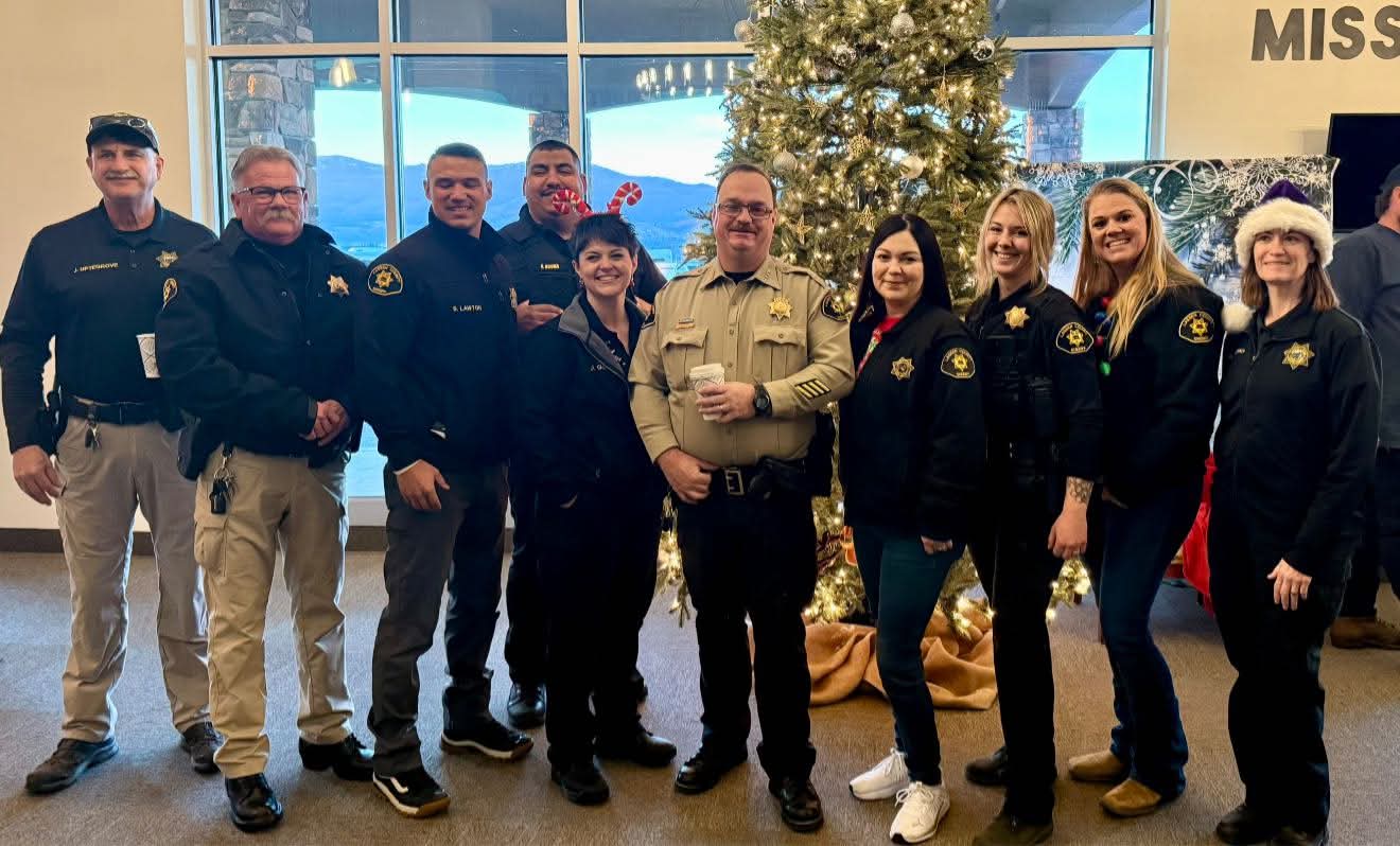 Lassen County Holiday with a Hero 2025 Unites Community for Festive Shopping Event