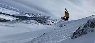 Curtis Woodman Premieres Wayfinder Snowboard Film with Special Event in Quincy